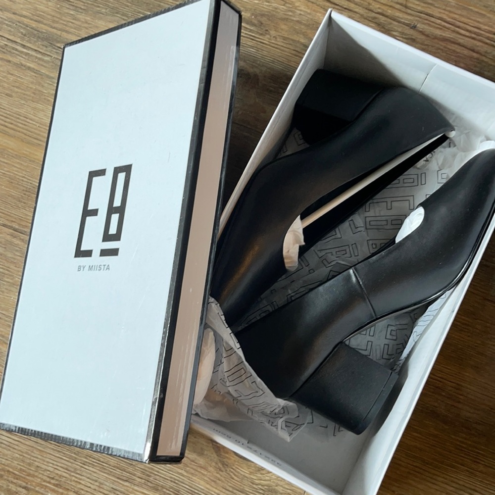Miista *BRAND NEW* leather black pumps